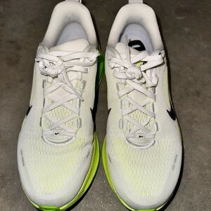 Nike vomero 18 White and Lime Green Running Shoes